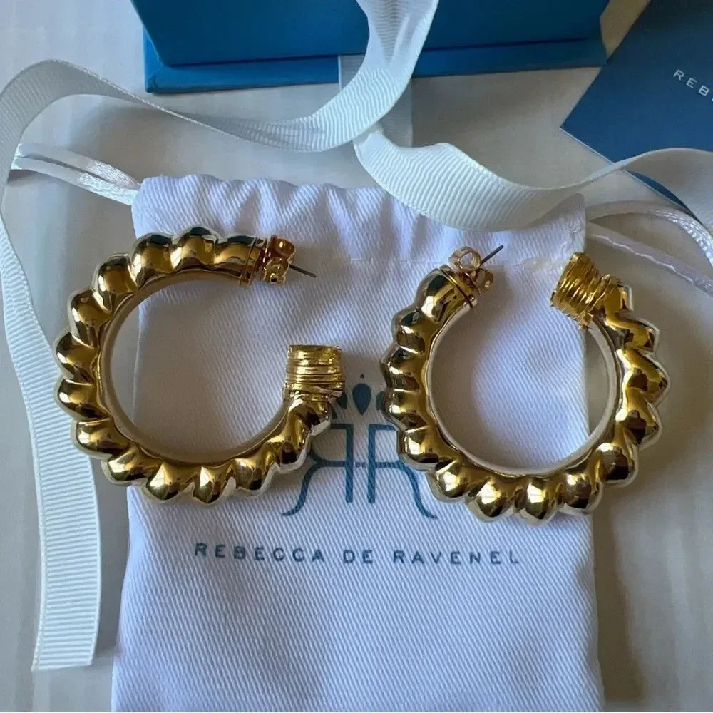 Rebecca de Ravenel Hand Carved Wood Gold Boullion Hoop Earrings Great Gift